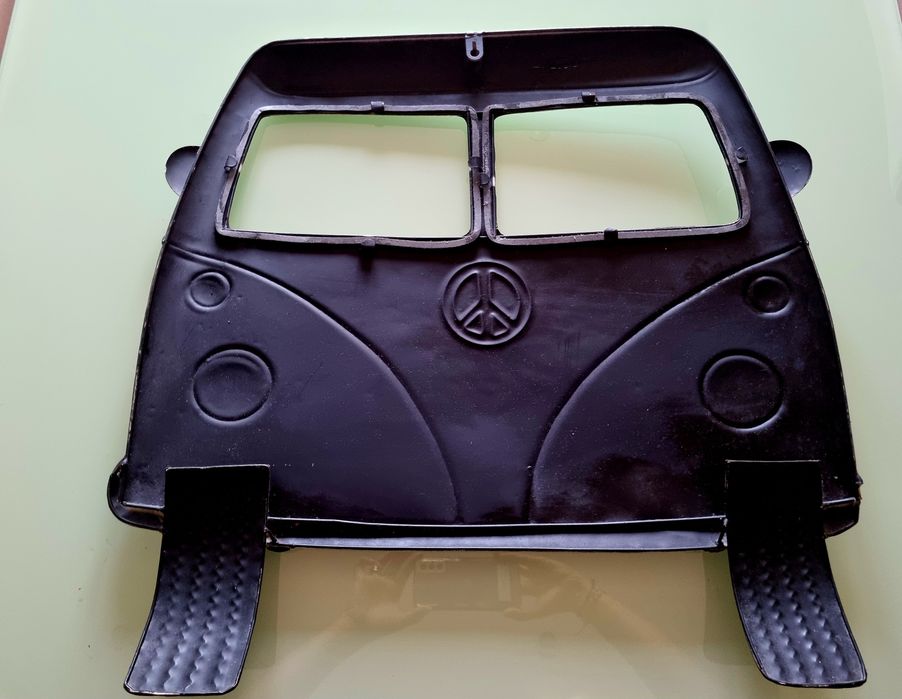 Decoração de parede que pode ser usada também como moldura. Frente de uma volkswagen clássica