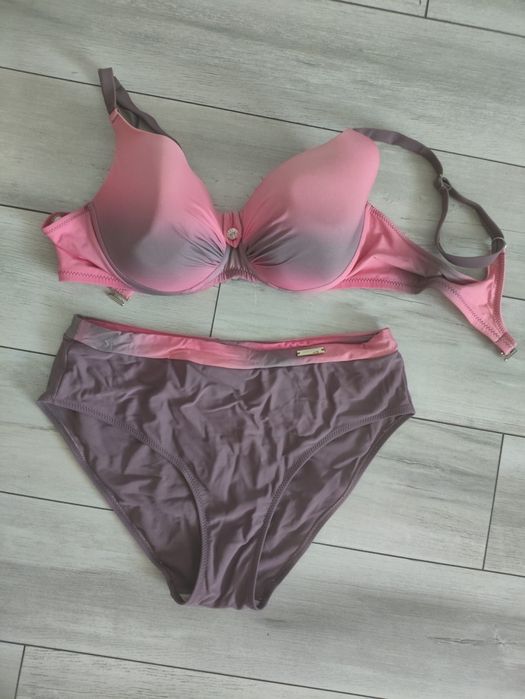 Strój dwuczęściowy wysoki w stanie rozm44