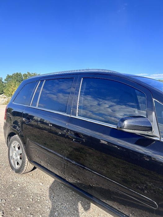 автомобіль  Opel Zafira
