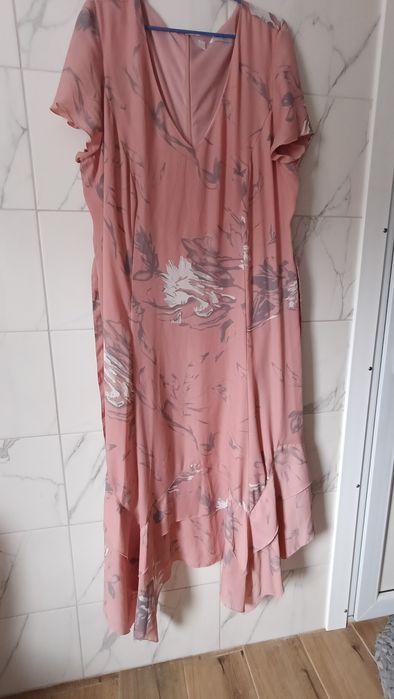 Сукня в стані нової,54-56.Вона шикарна!