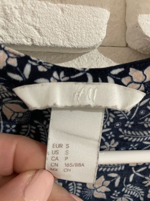 Bluzka H&M w kwiatki niebieska łączka