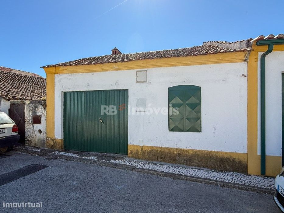 Moradia Térrea p/ Recuperar, em São Miguel do Rio Torto - Abrantes
