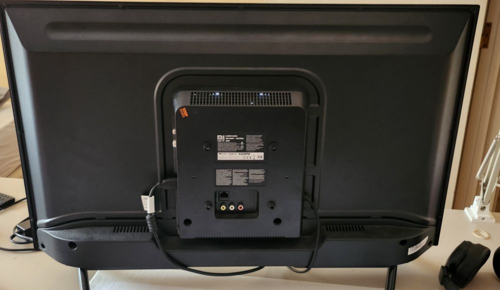 TV Xiami 32" ecrã danificado