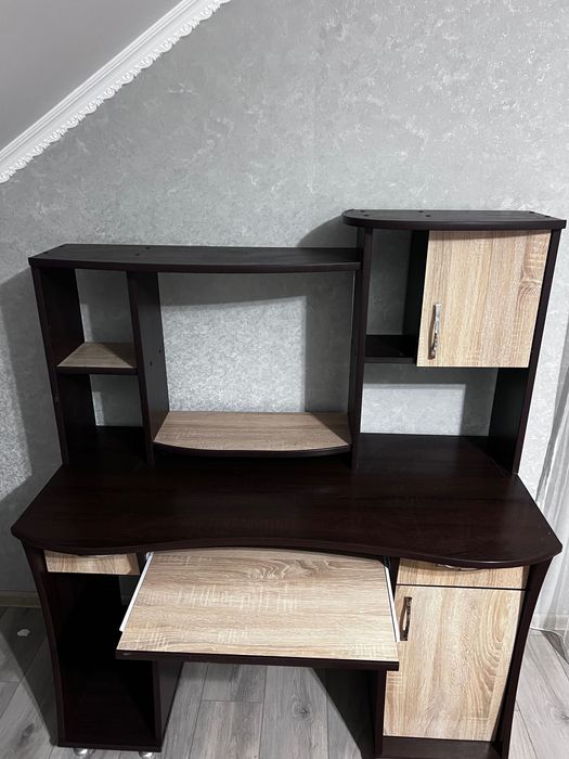 Письмовий стіл/компʼютерний