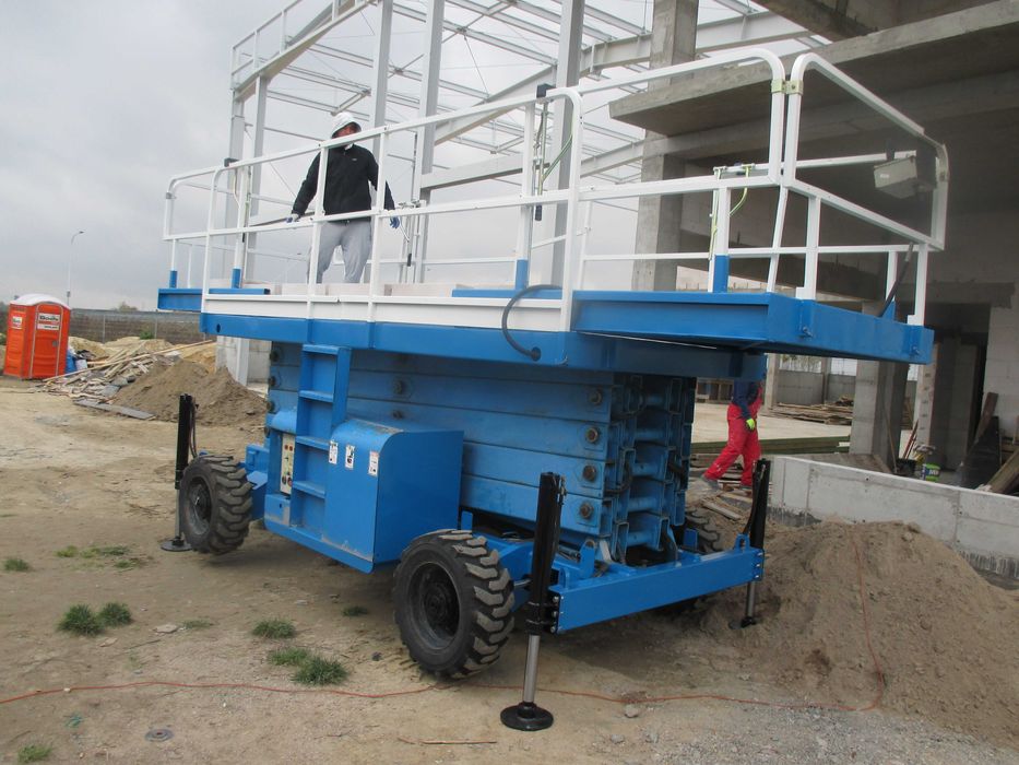 podnośnik nożycowy zwyżka koszowy 15 - 18m wynajem jlg genie haulotte