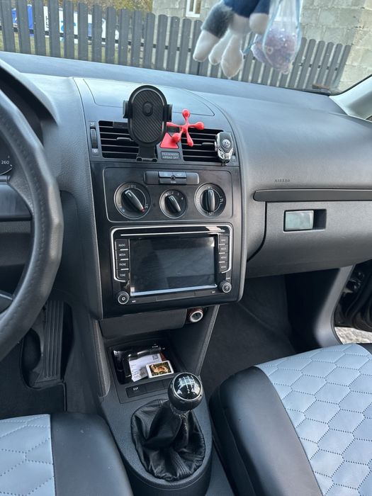 Продам Volkswagen Touran 1.6 FSI