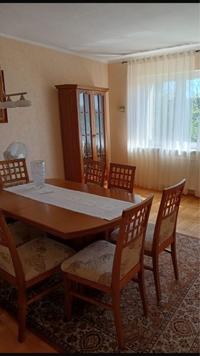 stol z krzeslami jadalnia