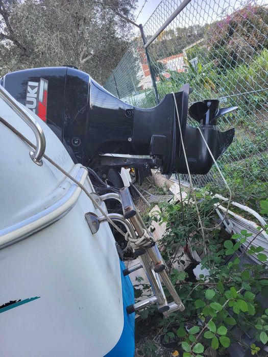 Embarcação Dell Quay Bom estado 8 lugares com reboque
