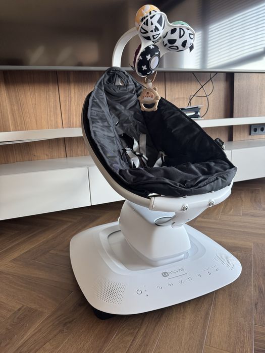 Крісло-гойдалка MamaRoo 4moms 5.0 Black Classic