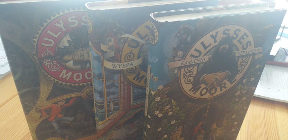 Ulysses Moore - Dom luster, Wyspa masek, Kamienni strażnicy