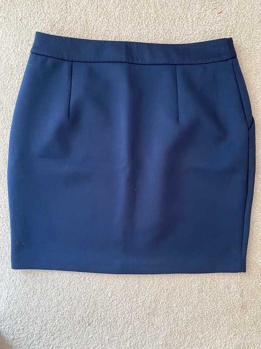 várias saias curtas