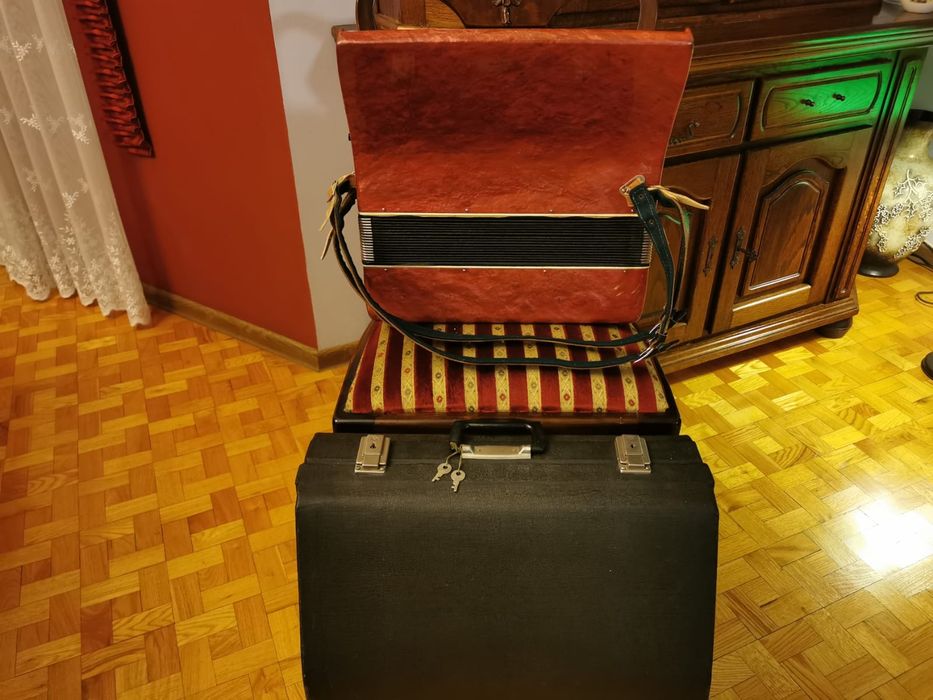Akordeon klawiszowy Teza 80 basów z futerałem