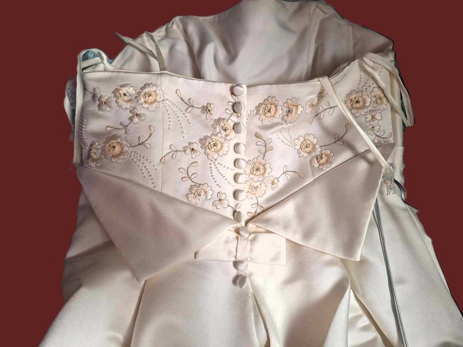 APROVEITE! VESTIDO DE NOIVA - usado 1 vez, mas em óptimo estado