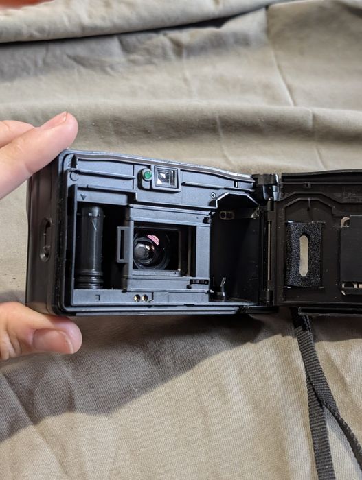 Плівковий фотоапарат Minolta Riva Zoom AF5