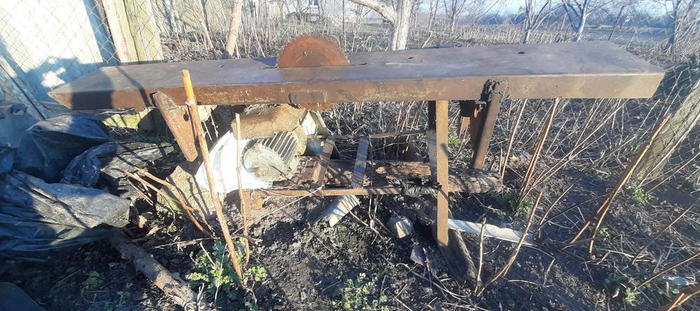 Продам циркулярку, 380 Вольт.з двигуном і автоматом.виключателем.пишіт