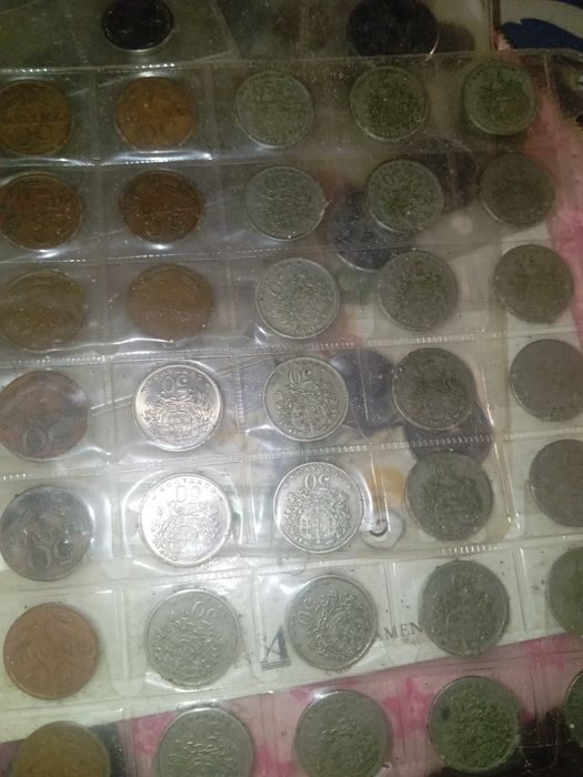 Moedas brasil Portugal e francês vendo tudo junto