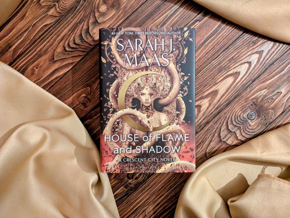 Нова книга House of flame and shadow A crescent city novel
