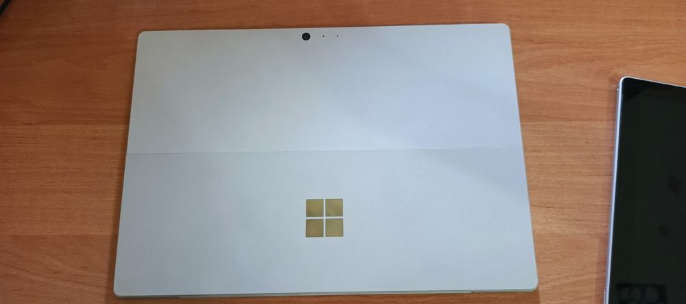 Продам ПК Microsoft surface Pro 1796