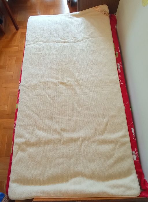 Wełniany podkład na łóżko Lama Gold