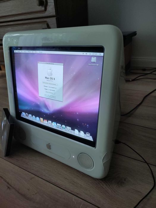 Komputer Apple eMac PowerPC G4 1Ghz 40GB 512 RAM ATI Radeon 7500