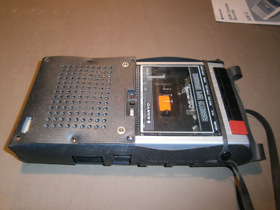 Gravador cassetes SANYO portátil
