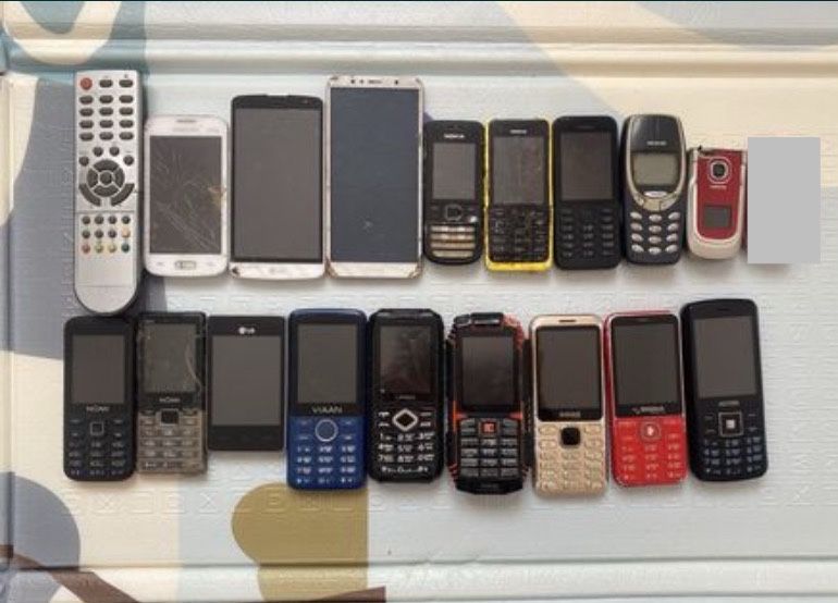 Продаж старих телефонів, так поштучно телефони