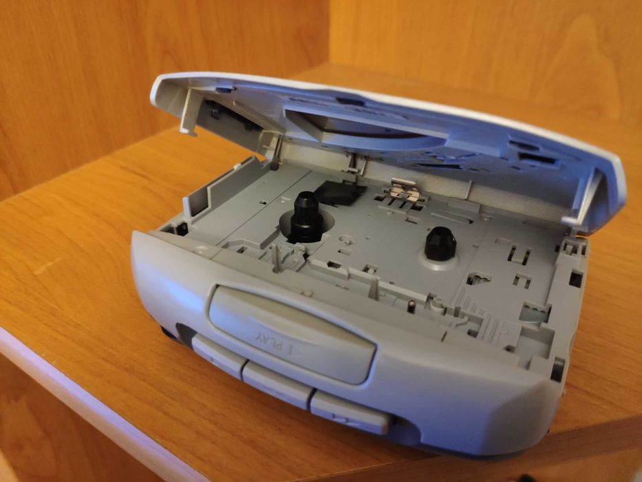 Продам кассетный плеер AIWA HS-TA213
