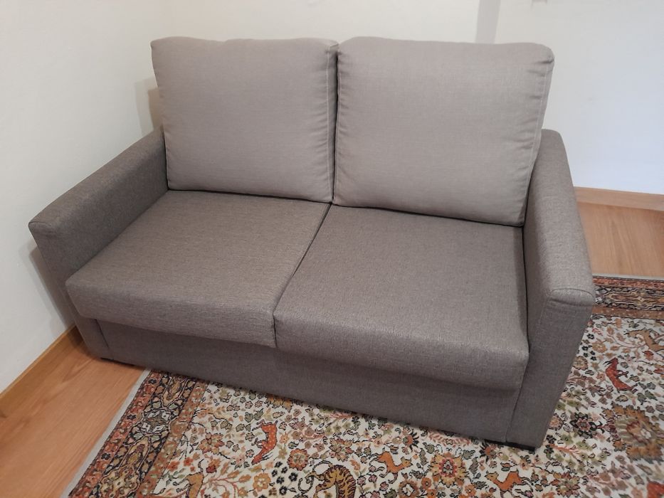 Sofá em tecido novo, cor cinza nunca usado.
