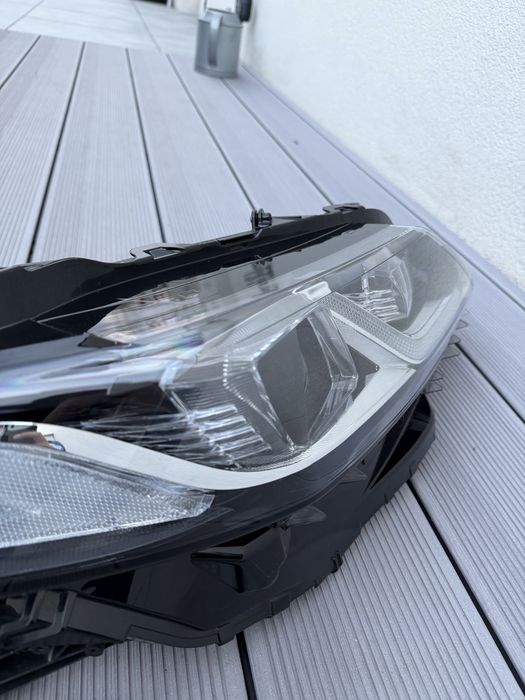Reflektor lampa prawa przednia Toyota Camry XV70 uszkodzona obudowa