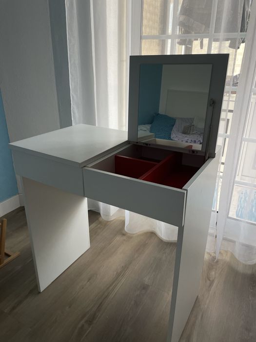 Toucador IKEA com espelho – Usado, em bom estado