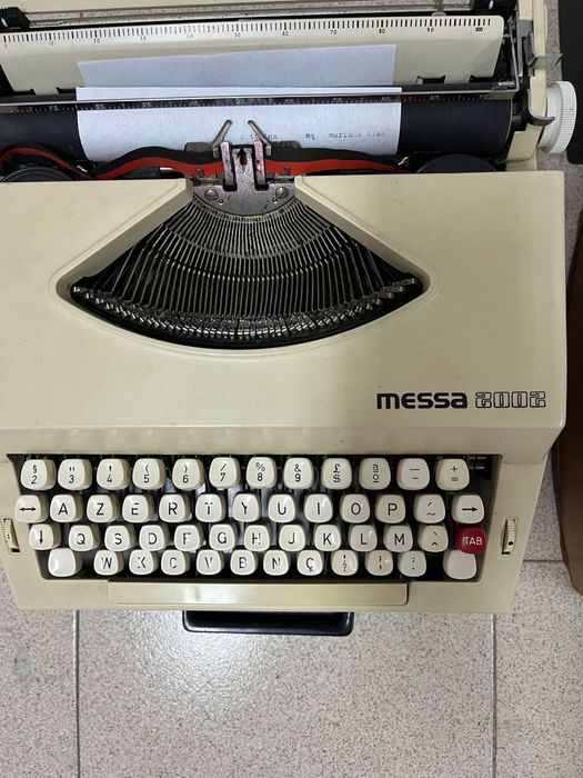 Maquina de escrever antiga