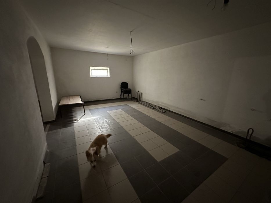 400 метрів, сховище 120 , теріторія , гараж 2 авто , 3 спальні