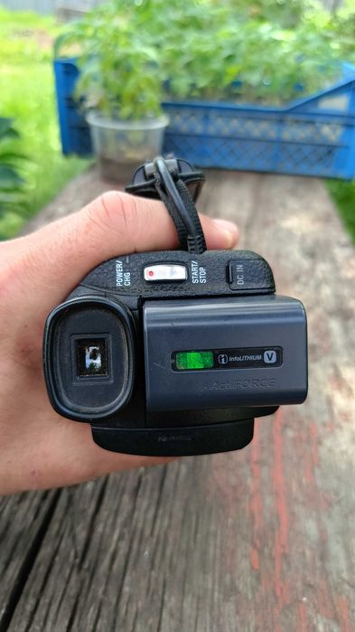 Відеокамера Sony FDR-AX33