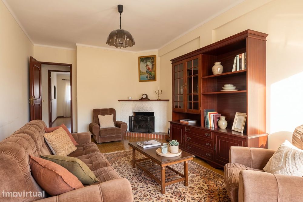 Apartamento T2 em Anadia com Garagem