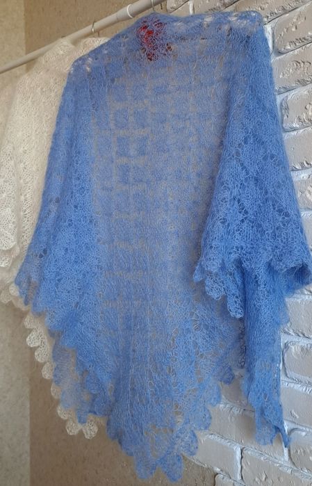 Хустки, косинки, шарфи.