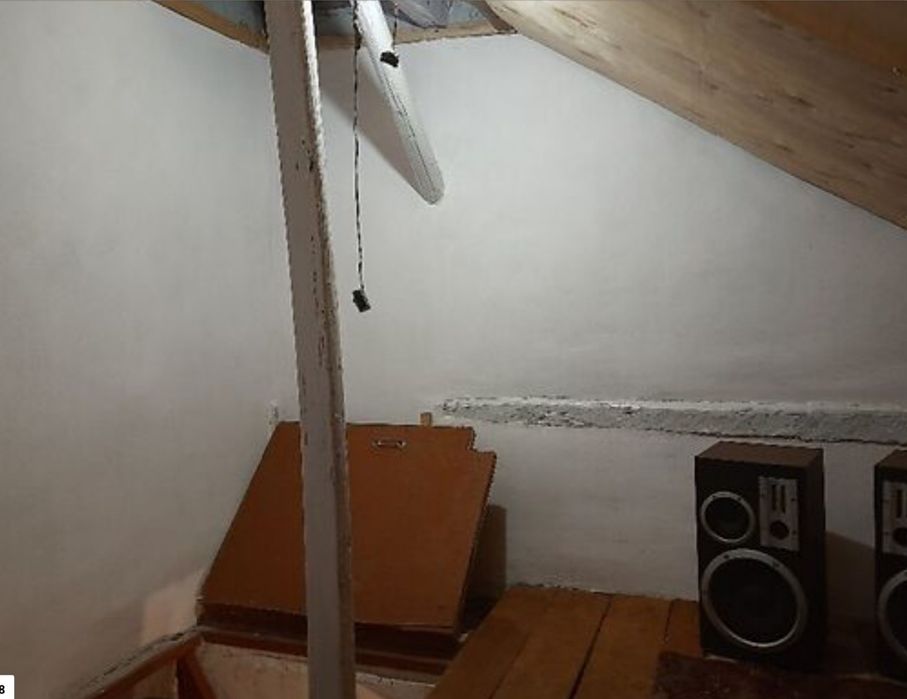 Продається півторачка напівособняк в центрі міста