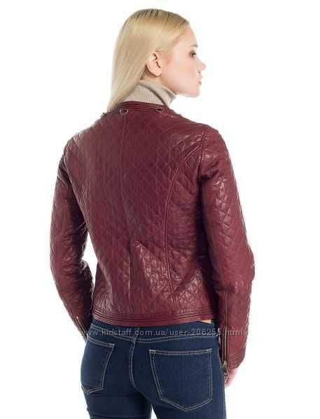 Стильна шкіряна куртка .