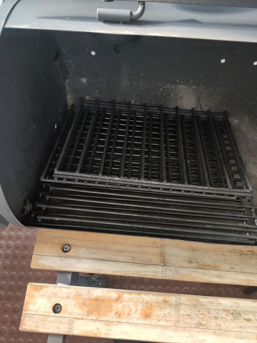 Grelhador a carvão portátil