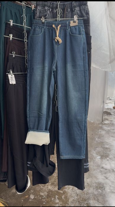 Жіночі брюки на флісі різні види