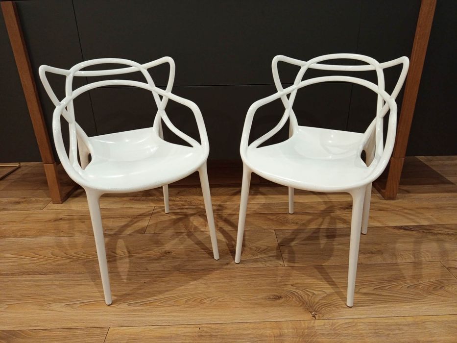 Krzesełka z tworzywa dla dzieci 2 sztuki.