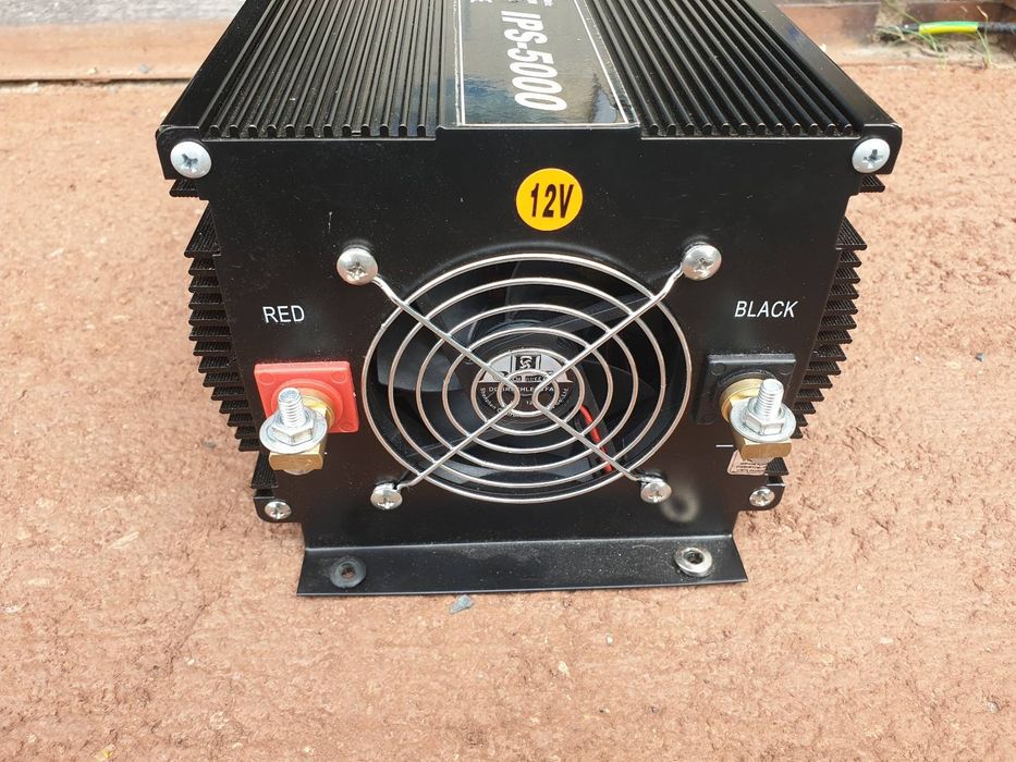 Przetwornica Volt 12-230v 2500/5000 używana sprawna