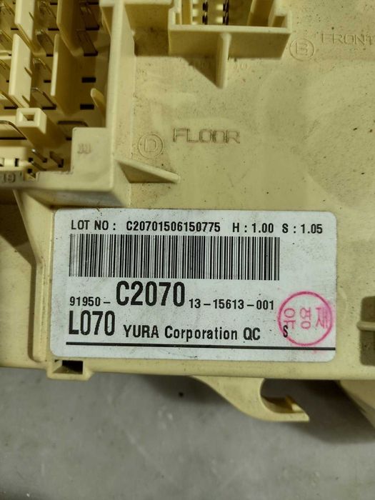 Hyundai Sonata 15-17 Блок предохранителей подторпедный / Соната