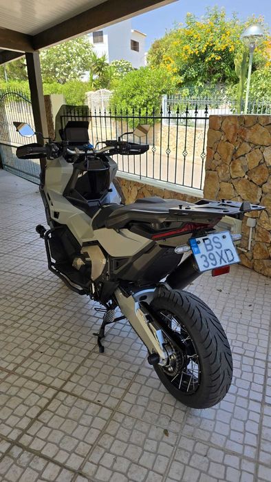 Honda X-ADV 750 Modelo 2025 (04/2025) – Full Extras | SC Project | Top Case GIVI | Impecável