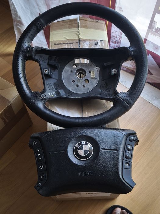Volante BMW 320d E46 2001, com air bag e comandos.
