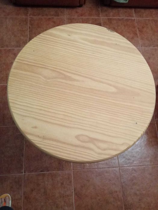 Mesa de Camilha pequena em Pinho, praticamente nova