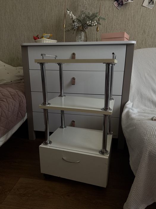 Етажерка на колесиках