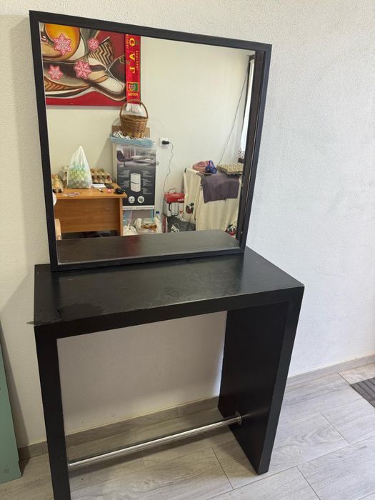 Bancadas com espelo cabelareiro