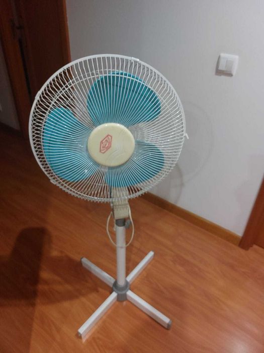 Ventoinha com tripé