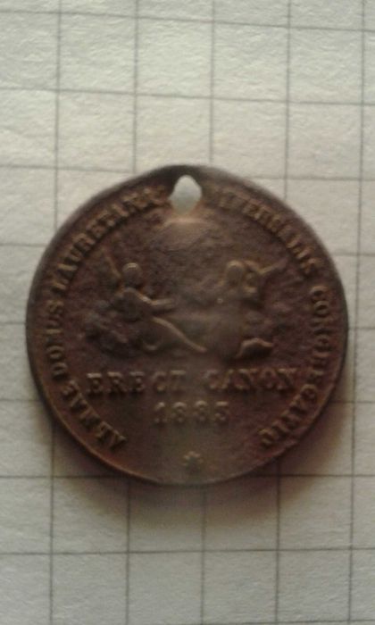 Старовинний  медальйон