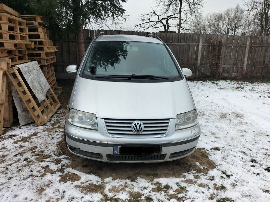 VW Sharan z hakiem